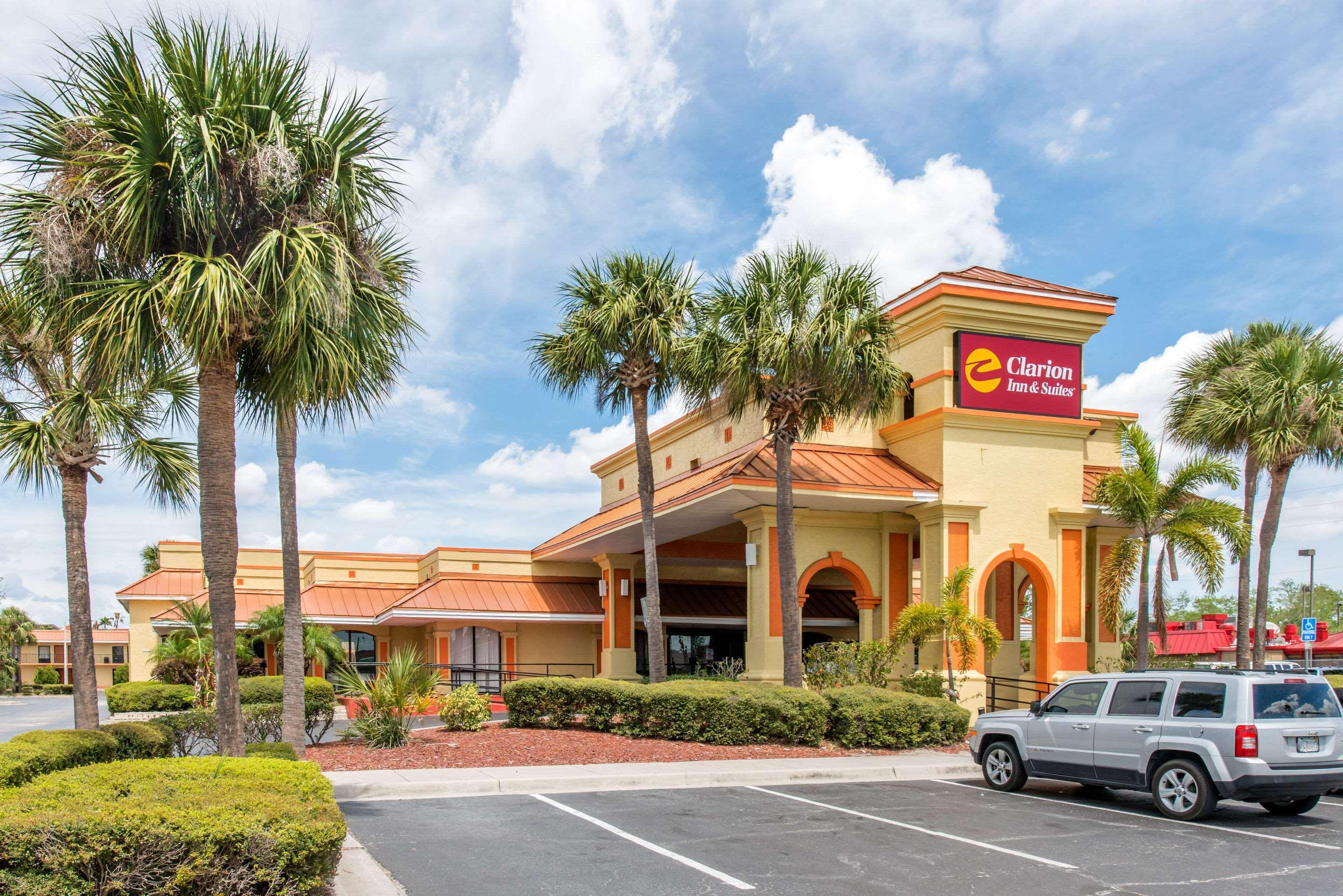 Clarion Inn & Suites Kissimmee-Lake Buena Vista South Exterior photo