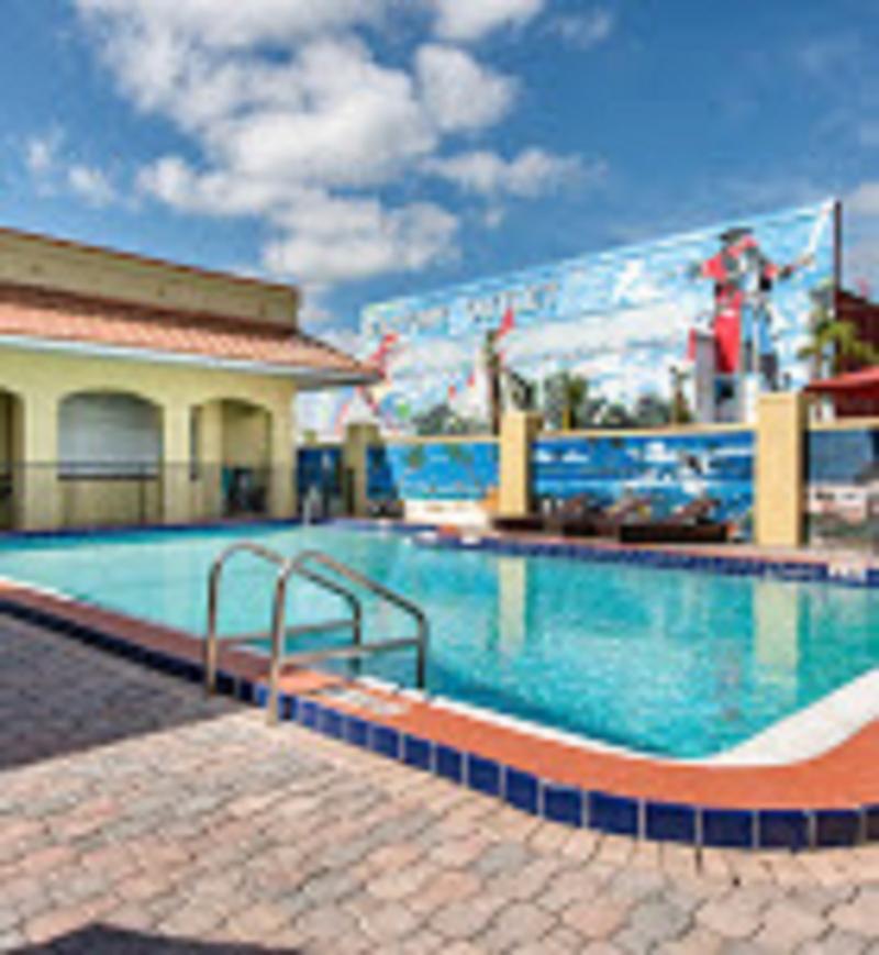 Clarion Inn & Suites Kissimmee-Lake Buena Vista South Exterior photo